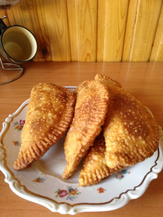 Чебуреки, водочка, пиво, томатный сок