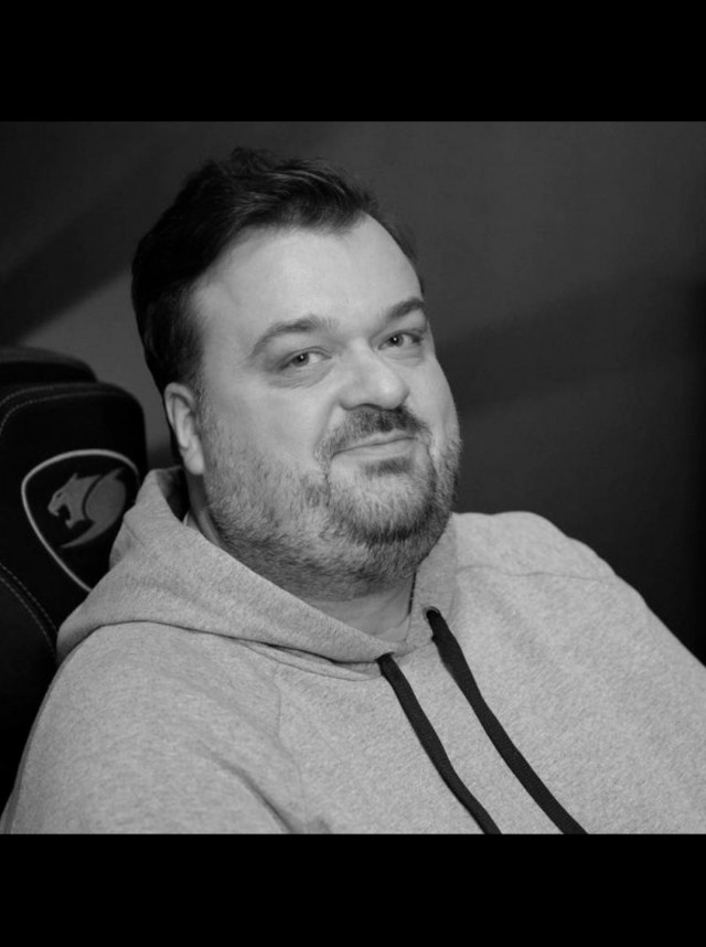 Известный комментатор Василий Уткин умер в возраст 52 года