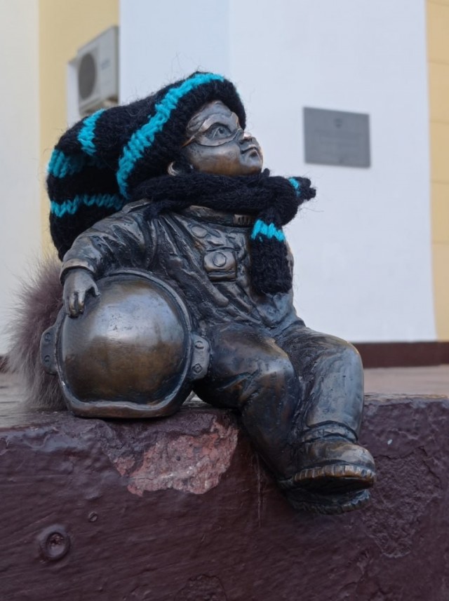 Памятник потерянной книге обзавёлся носочками