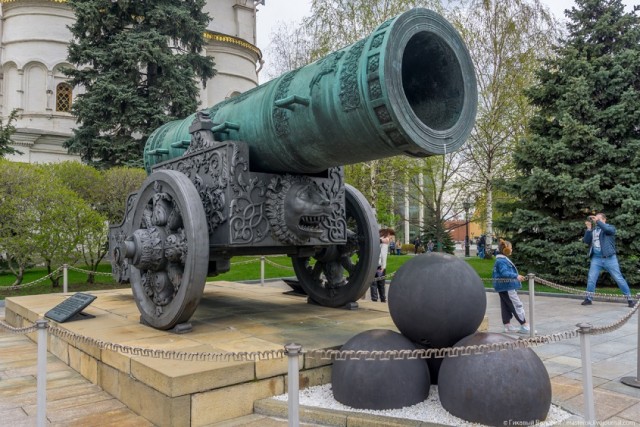 Как в Царь-пушку заряжали ядра?