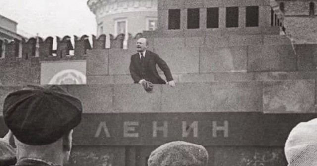 Французский журнал Point утверждает, что Трамп приедет в Москву на празднование 9 мая и встретится с Путиным