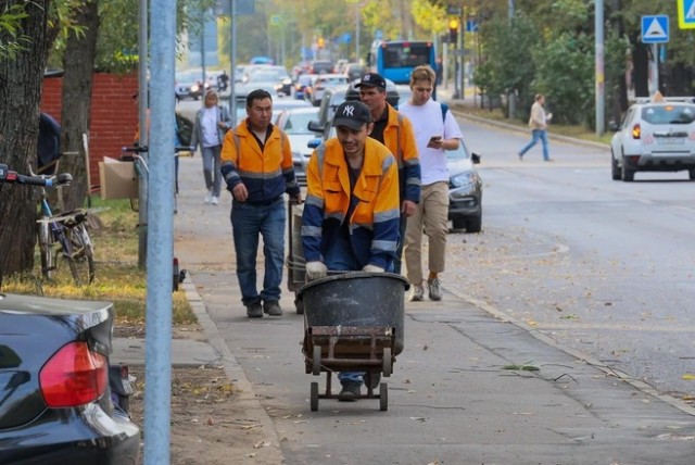 Мигранты-буддисты ценятся больше? Почему в Россию везут рабочих из Индии и Бангладеша, а не из Узбекистана
