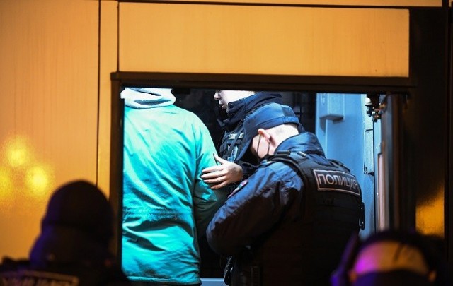 «Если выбили первые показания, это серьезно затруднит защиту»: российские адвокаты заявили о постоянном давлении силовиков