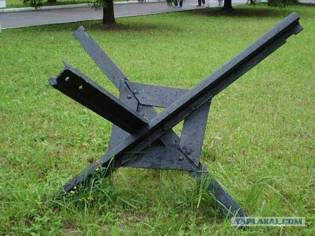 На улице 1-ая Курьяновская кто-то вызвал спасателей со словами: «За домом из земли торчит противотанковая мина»