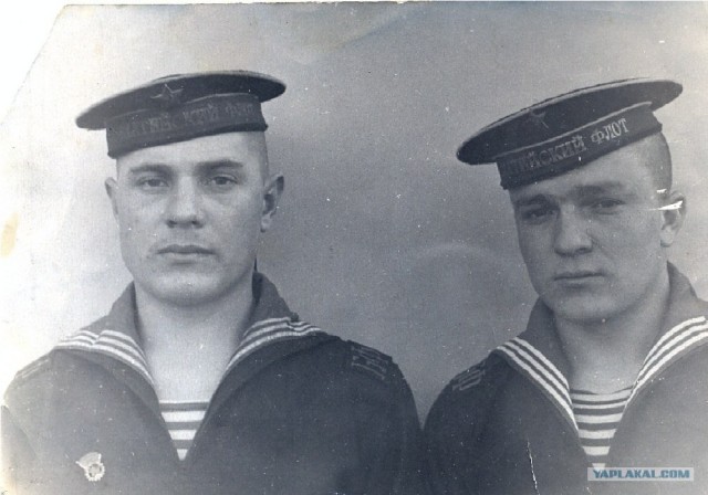 Почему на флотских брюках не было ширинки?!