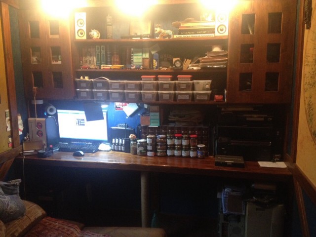 Пачка сигарет из натурального развесного табака стоит всего 36 рублей.