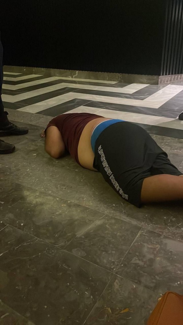 В турецкой Алании охранники 5* отеля избили россиянина, уехавшего год назад из России. Мужчина вступился за жену, которая пожаловалась на кинутые в них бутылки с водой