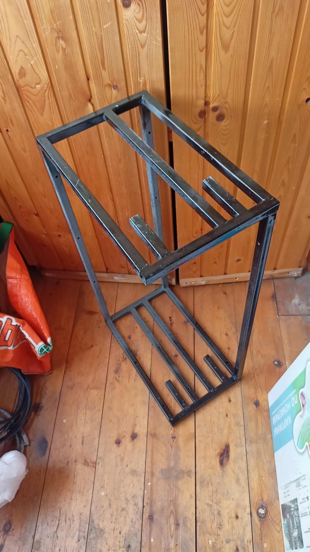 Вот Вы видите связь между шаровой опорой, водонагревателем и тумбой под раковину?