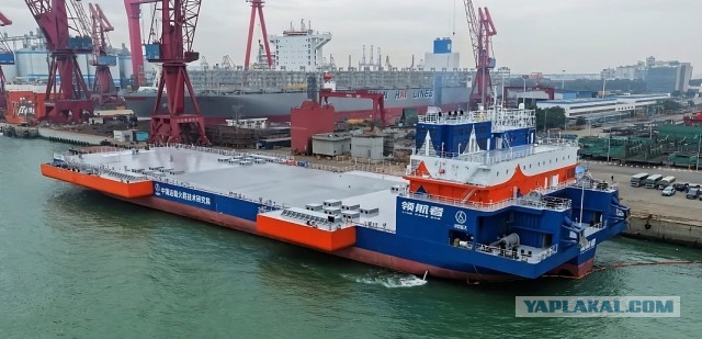 Китай построил первую посадочную платформу для многоразовых ракет.