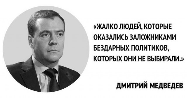 Мединский показал новый учебник по обществознанию на открытии памятника Балабанову