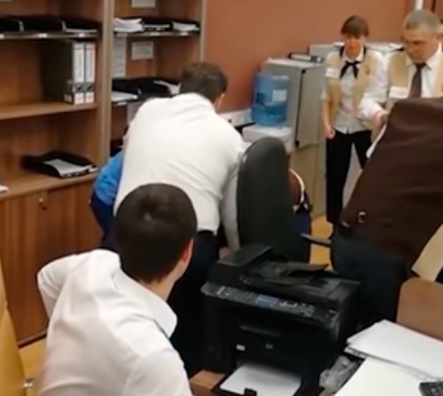 Команда мэра - драка в МФЦ