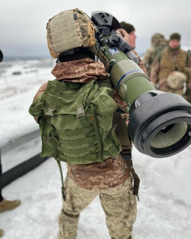 Одесские патриоты продемонстрировали оружие и напомнили о катакомбах.