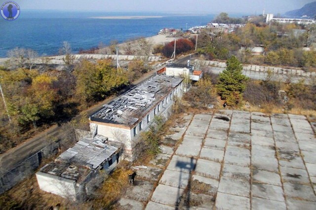 Заброшенная база десантно-штурмовых катеров на воздушной подушке "Мурена" и "Скат"