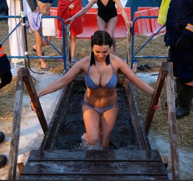 Сударыни с крещенских купаний