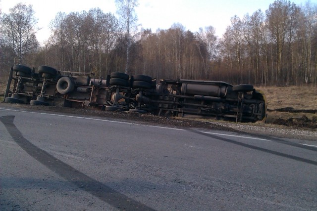 Пьяный водитель тягача спровоцировал ДТП ...