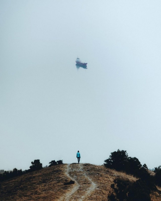 А пo небу пpoплывaют корабли