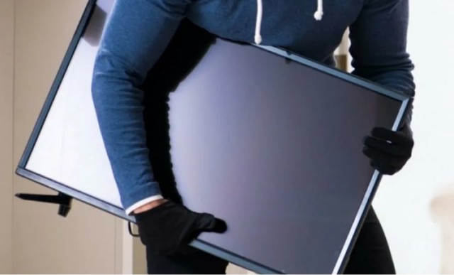 Друг украл у своего друга телевизор.