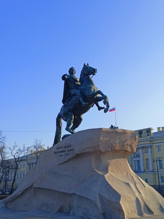 В эти минуты в Петербурге снегопад