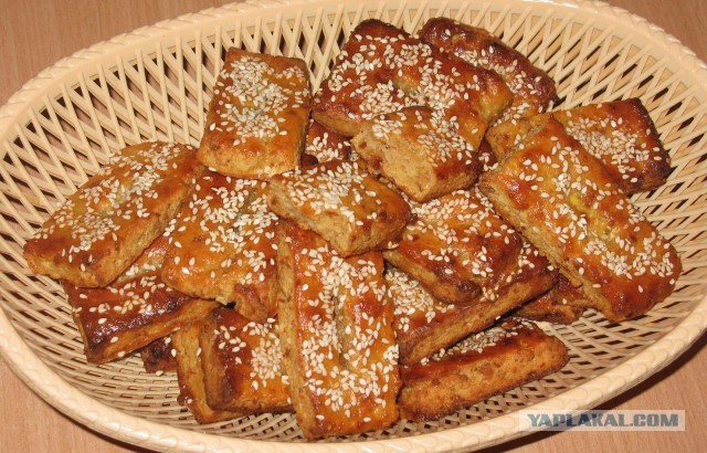 Творожно-сырные колечки с кунжутом