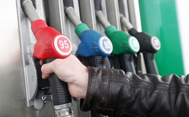 Абсурд страны-бензоколонки: Европа может залить Россию бензином по 28 рублей
