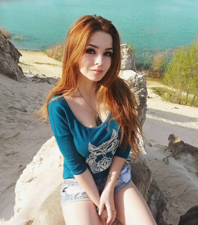 Девушки на улицах