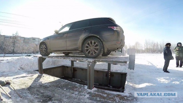 Челябинский  Кулибин сделал закрытую парковку для своего автомобиля
