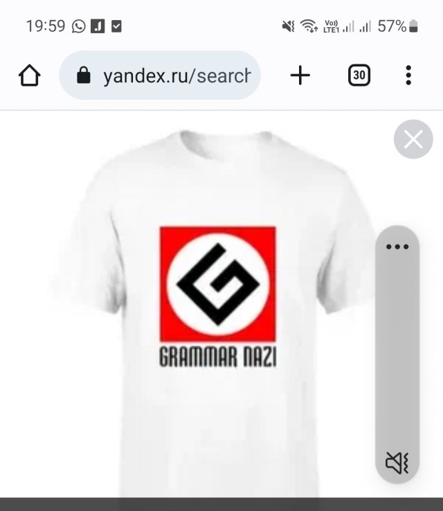 К Наде набежали женихи