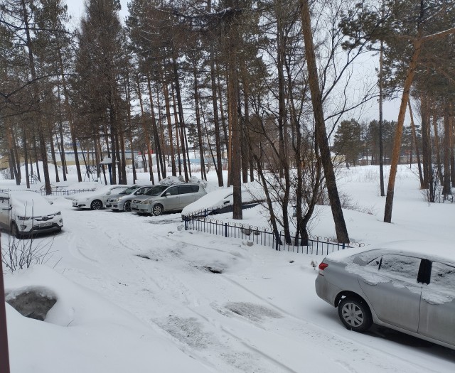 А за окном бушует месяц май