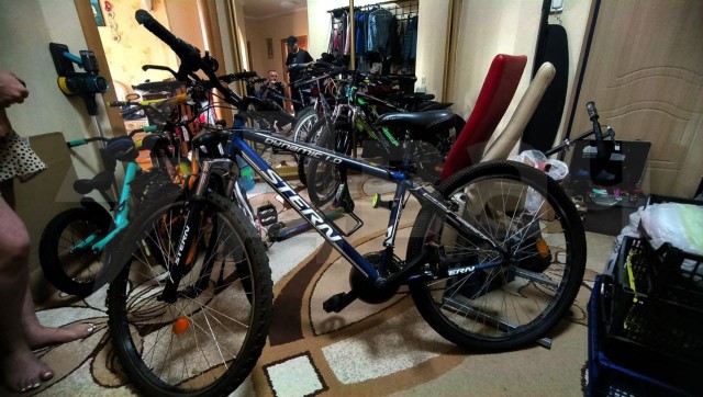 27 краденых велосипедов и самокатов нашли в обычной квартире