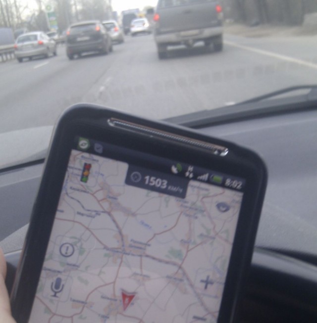 Просто девушка решила, что ей срочно нужно записаться на маникюр