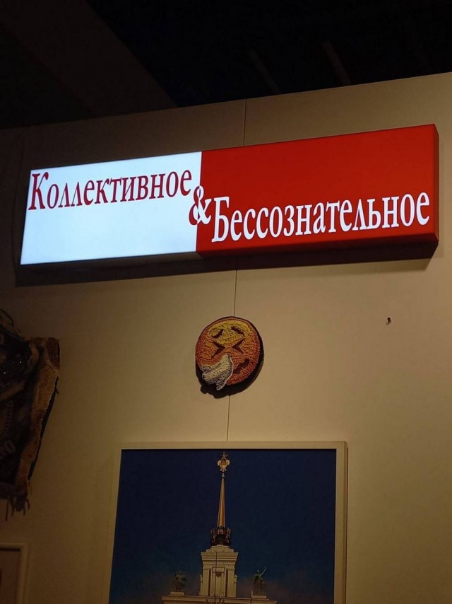Летели два напильника, летели на боку