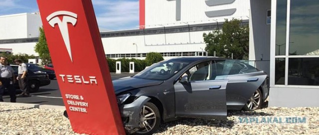 Световое шоу и навигатор по Марсу: рождественские «пасхалки» от Tesla
