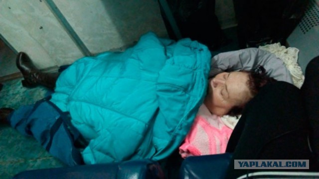 В Коми женщину с инсультом повезли в больницу на полу вагона