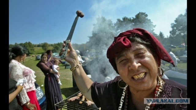 В Омске панельный дом подперли палкой, чтобы он не развалился