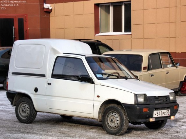 Распаковка самого доступного пикапа в мире. Он стоит 2 тысячи баксов
