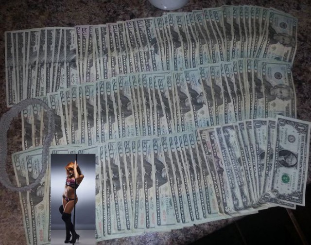 Сколько зарабатывает стриптизерша, сисадмин и