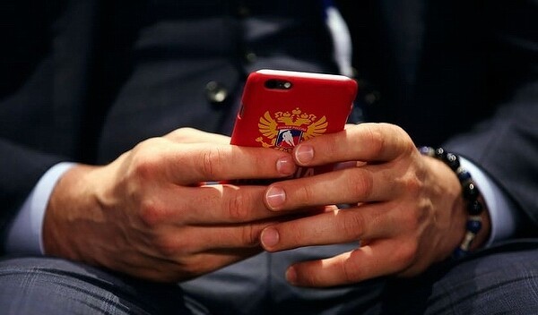 Rutube и «Дзен» сделали обязательными для предустановки на новые смартфоны в России. А Новости Mail.ру исключили из списка