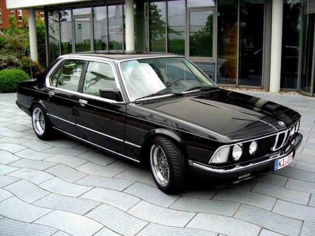 45 лет Mercedes-Benz W126