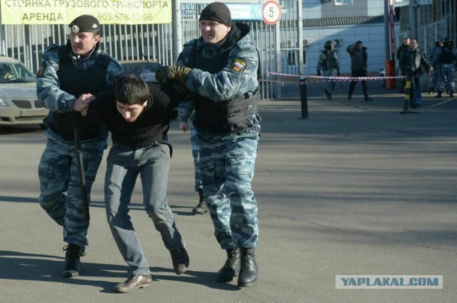 Уфимский полицейский вывернул руку подростку за съёмку в отделе.
