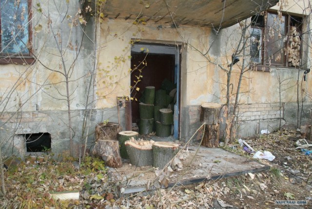Заброшенная танковая база.