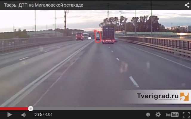 Дальнобойщик выкинул Lancer на встречку
