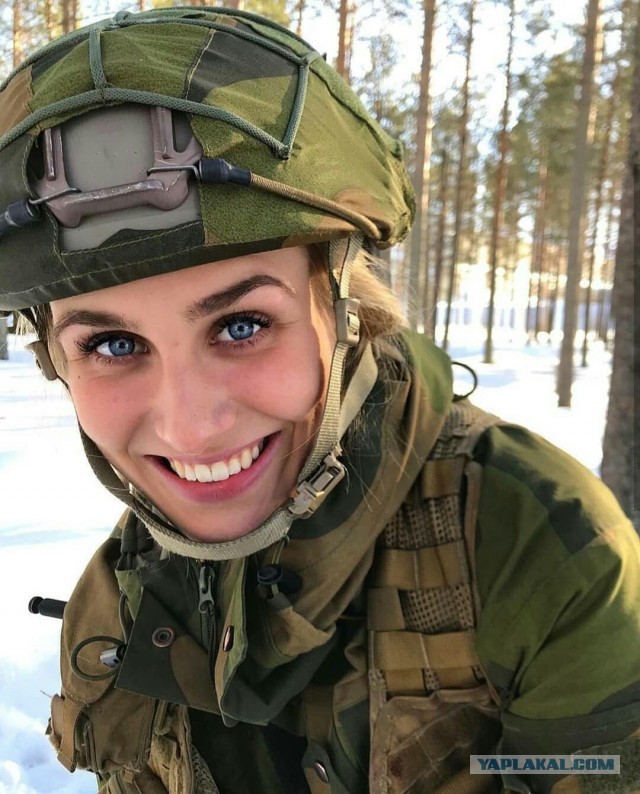Девушки в армии