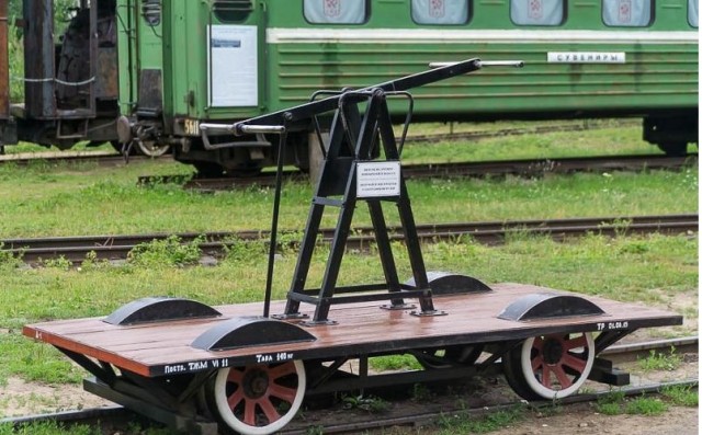 Сквозь снег (железнодорожное).