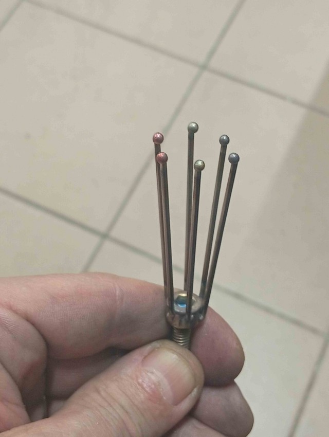 Цветочек для супруги.