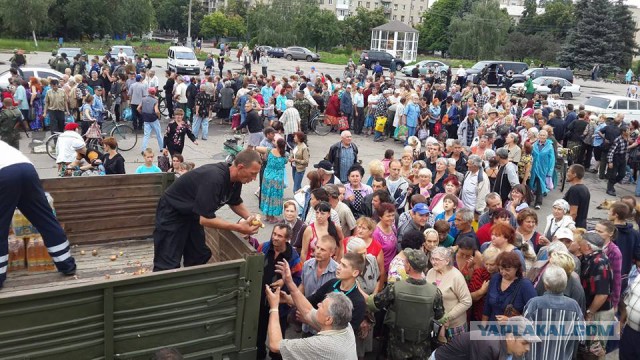 В Славянске огромные очереди