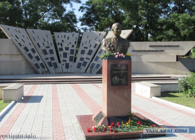 Около посольства РФ открыли ярмарку фруктов