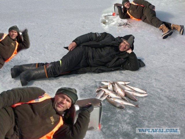 Мужик на рыбалке зимой