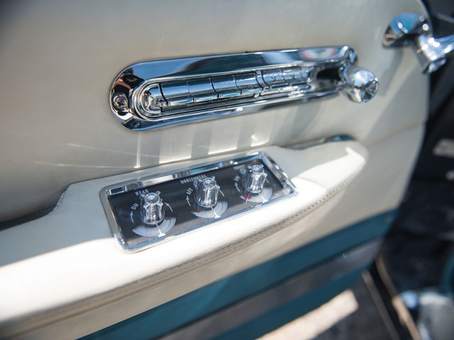 Cadillac. Картинки с аукциона.