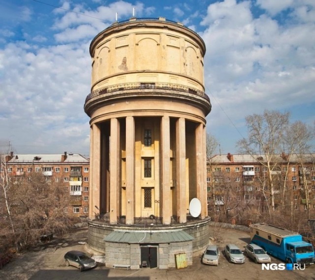 В Праге продают водонапорную башню, переделанную под жилье