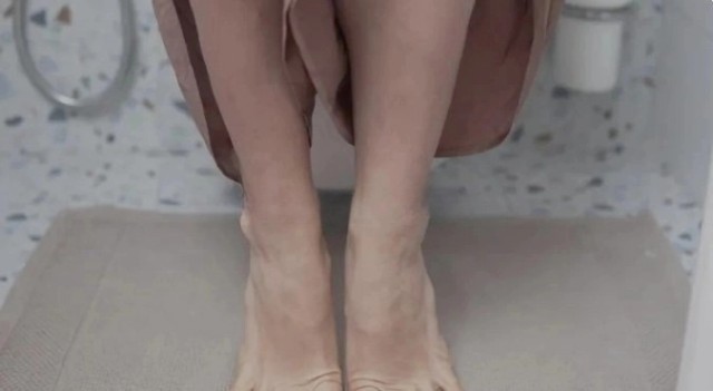 78-летняя женщина умерла в подмосковном Щелково, сидя на унитазе. И просидела так два года